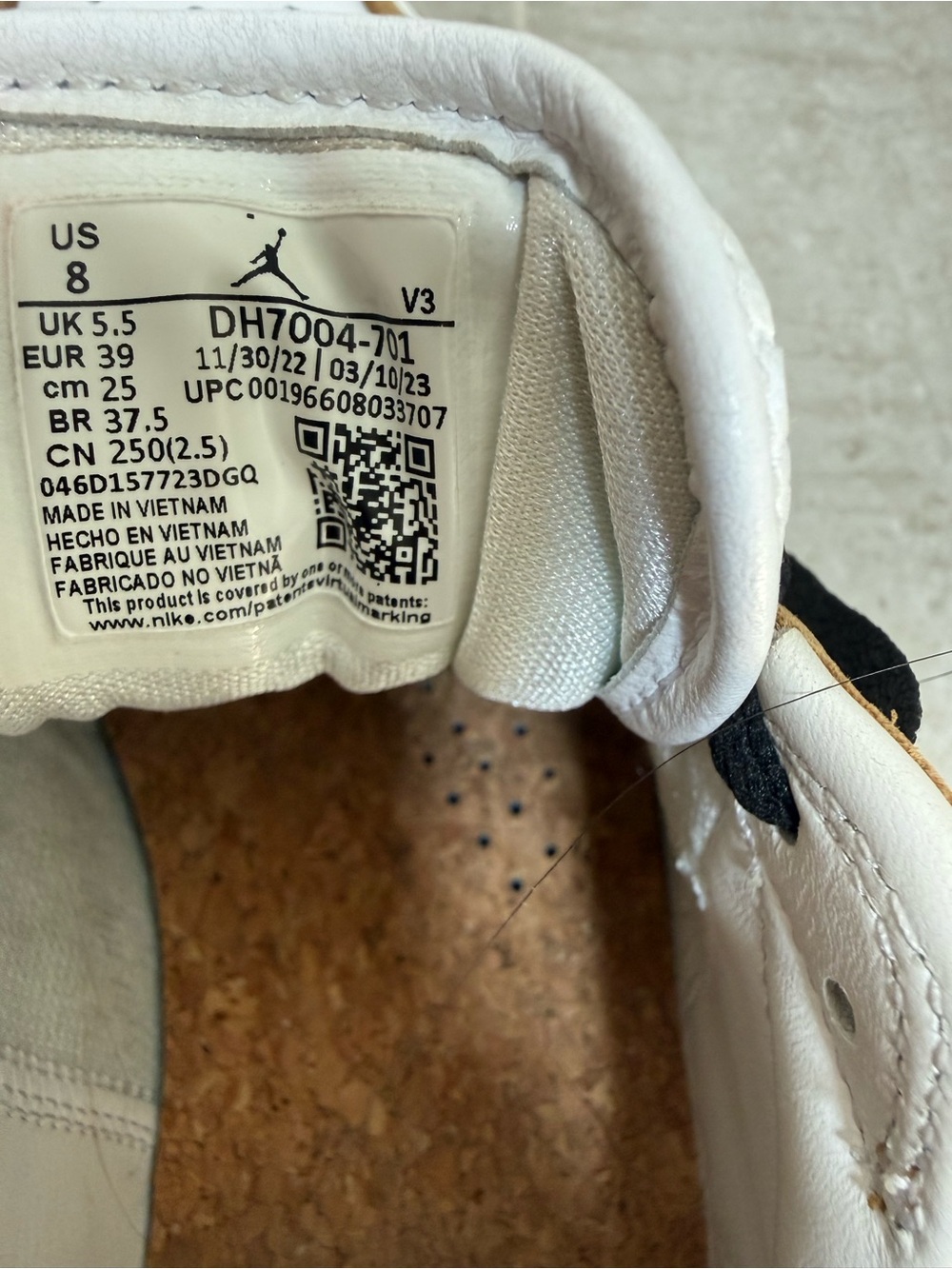 Jordan Low-Top Sneakers in White, Tan & Black - Picture 4 of 5
